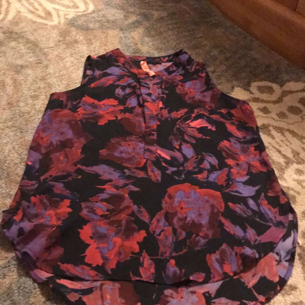 Sleeveless blouse